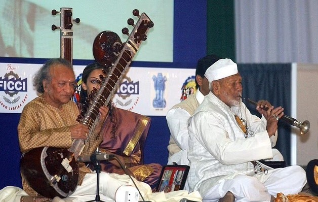 Bismillah Khan performing with Ravi Shankar